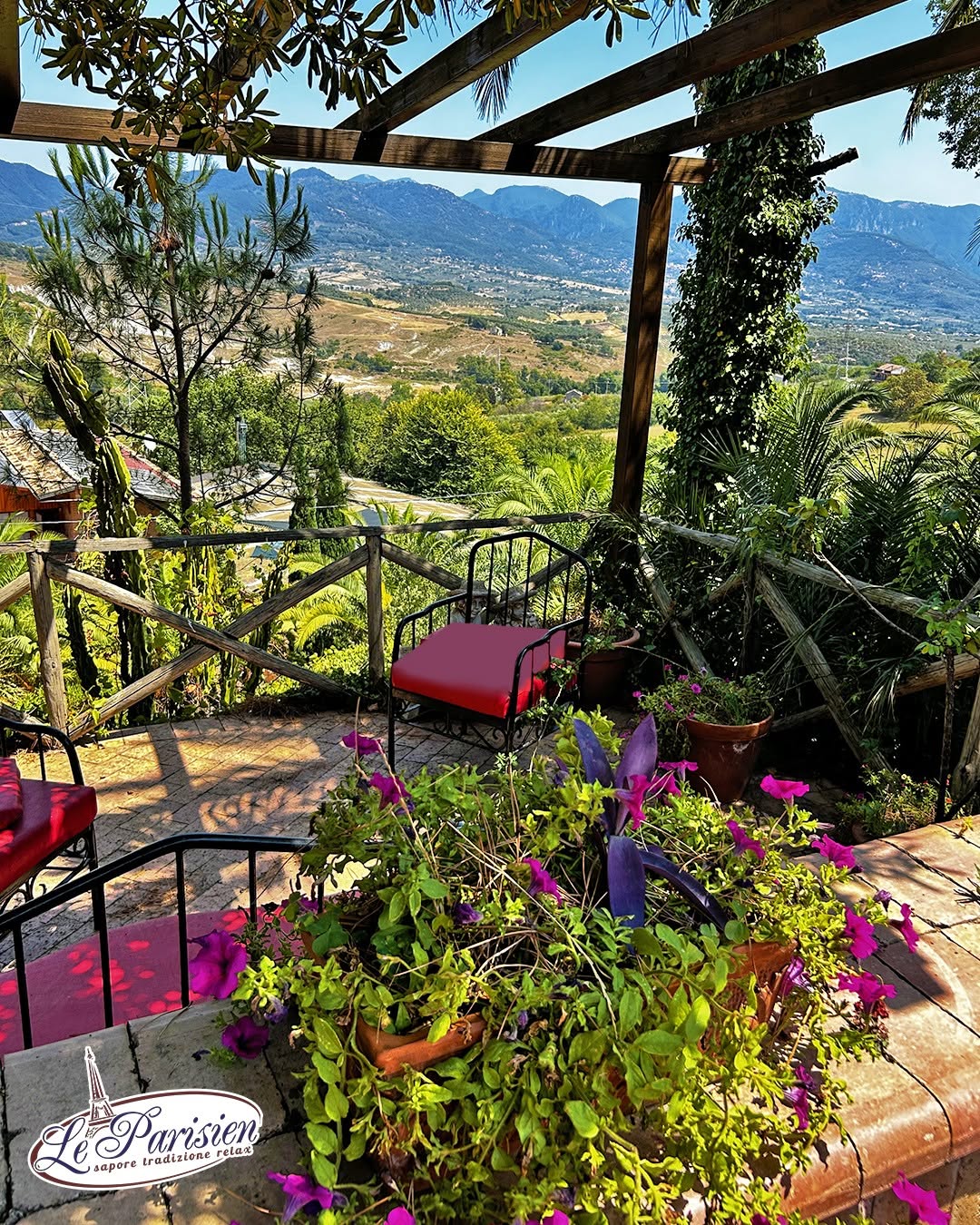 Panorama sui Monti Picentini dalla terrazza dell’albergo