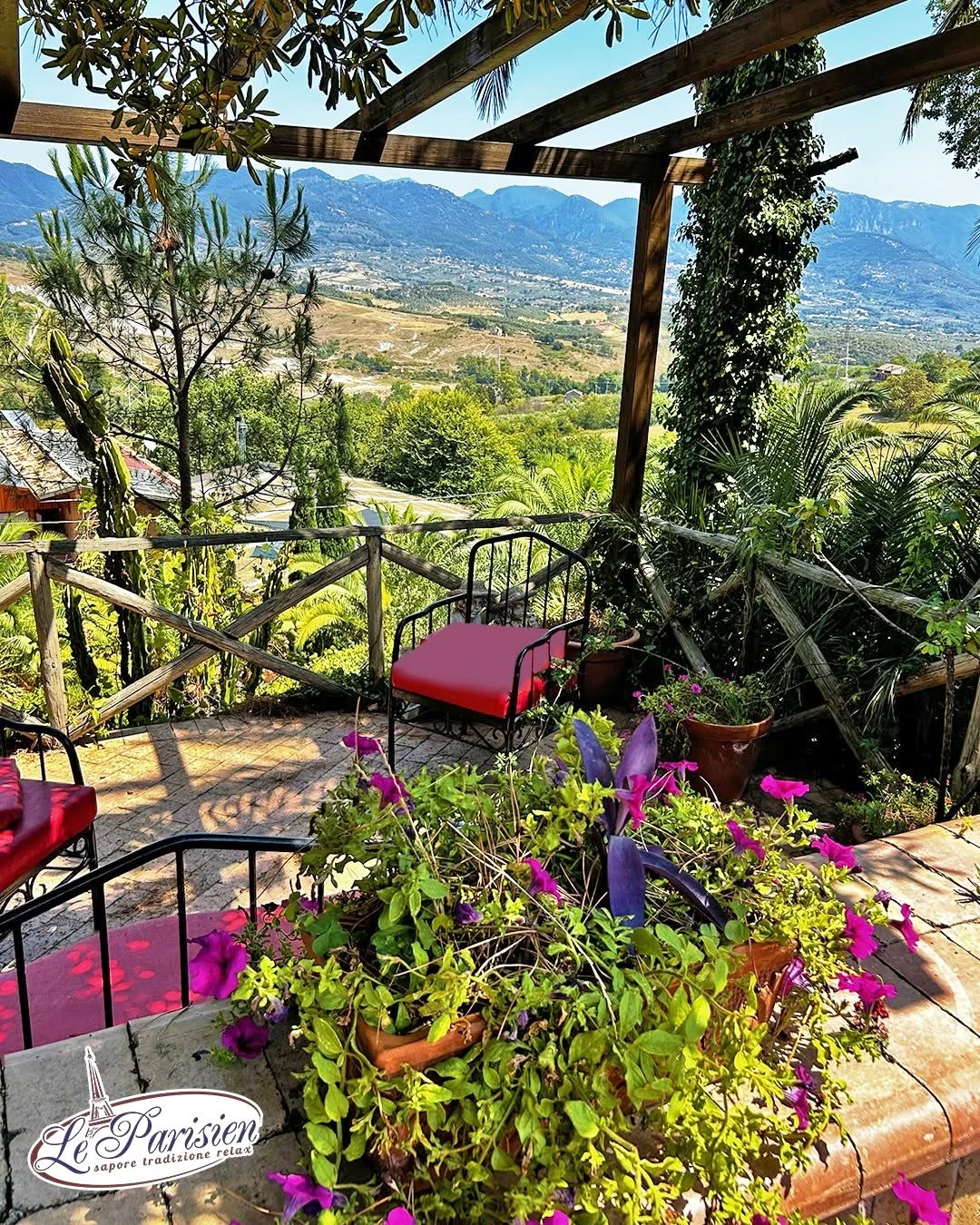Terrazza con vista sulle colline