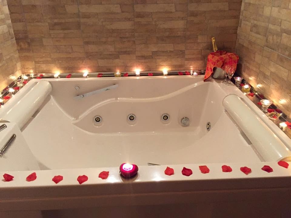Vasca idromassaggio con candele
